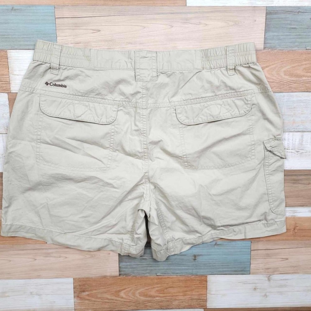 Columbia Women's Khaki Cargo Hiking Shorts - Size Medium - Picture 4 of 5